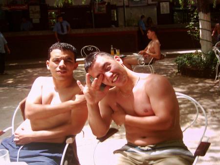 moi et youssef a la piscine